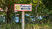 1: 728083-Prerow-Wegweise-Haltestelle-Pferdekutsche.jpg