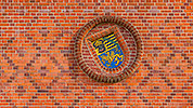 74: 727892-Luebstorf-Wappen-am-Schloss-Wiligrad.jpg