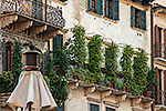 568: 713038-Verona-Piazza-delle-Erbe-Balkone.jpg