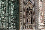 652: 713195-Kathedrale-von-Florenz-Tuer-Westfassade-Mitte.jpg