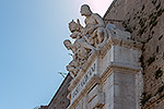 1087: 713912-Eingang-zu-den-Vatikanischen-Museen.jpg