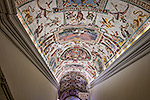1147: 713993-Gang-zur-Sixtinischen-Kapelle-im-Vatikan.jpg